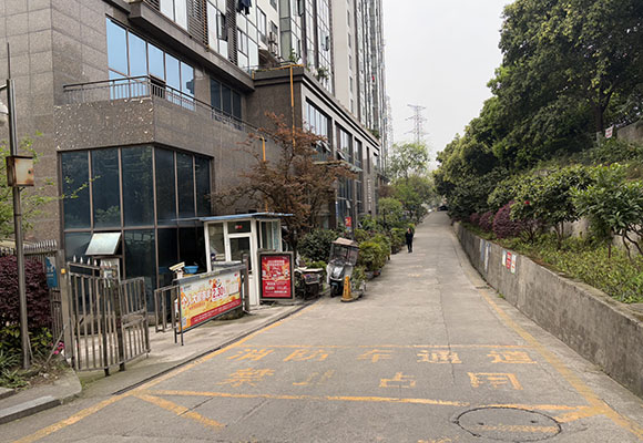 長江現(xiàn)代城4個(gè)車位第二次拍賣